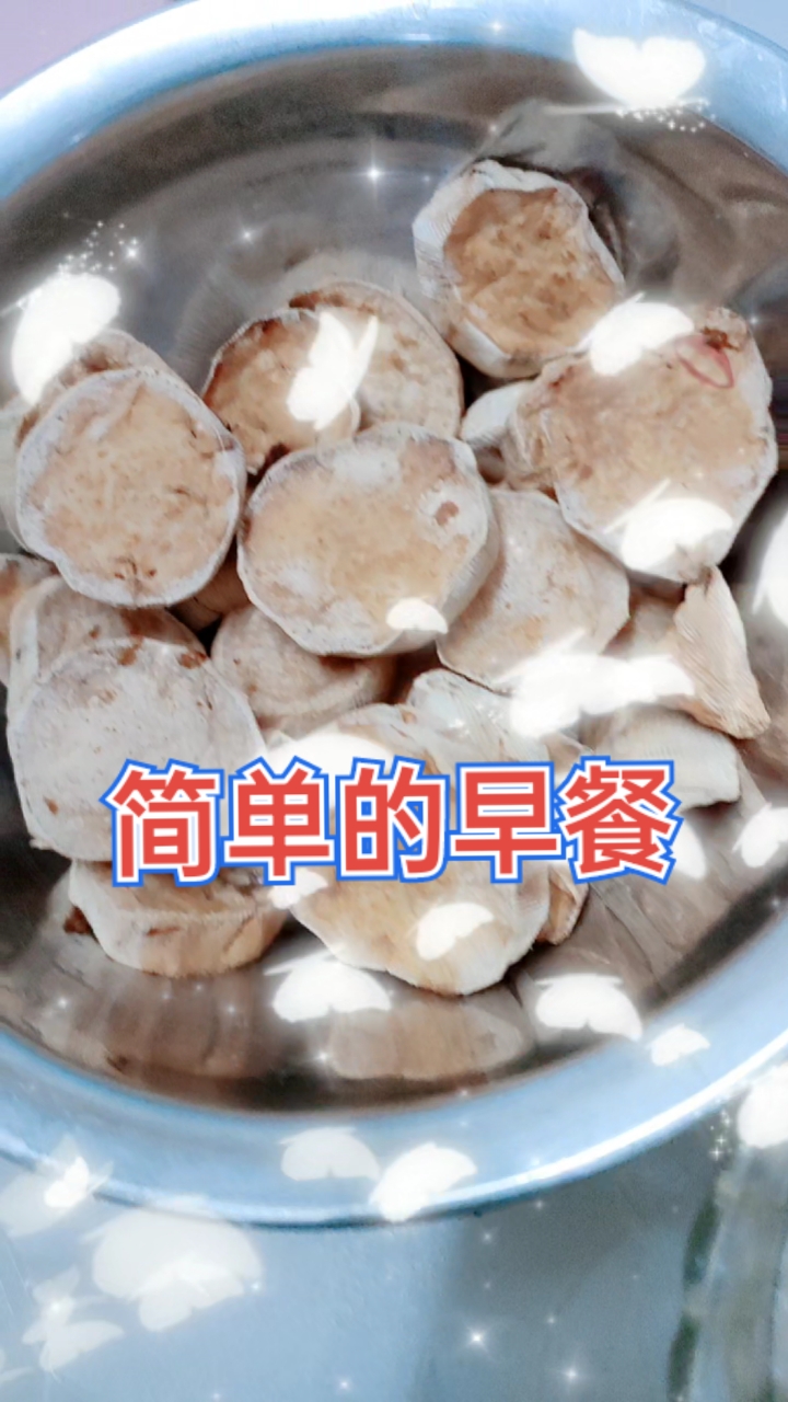 #蝴蝶飞飞#简单的早餐,疙瘩汤,红薯片,一个甜橙!