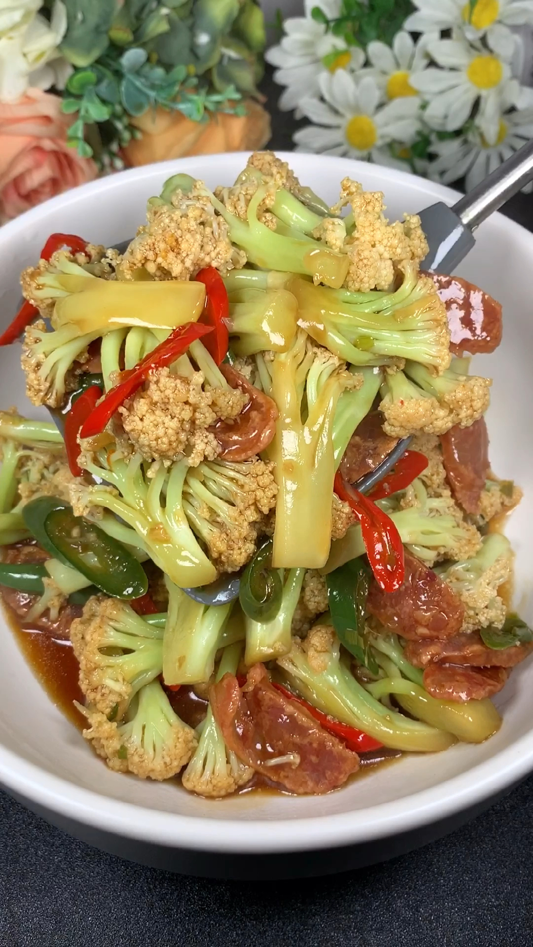 炒花菜的时候加一点腊肠味道太好了!大人小孩都喜欢