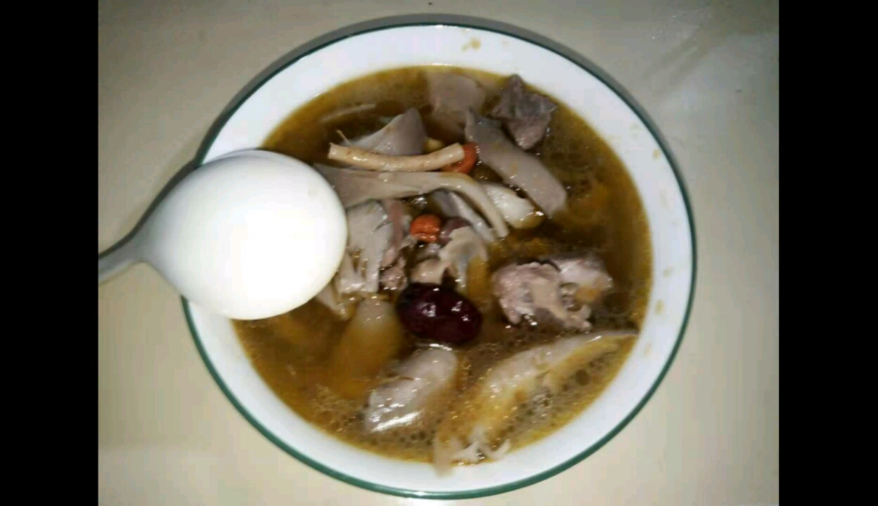 #执着爱幸福相伴一生#酸萝卜老鸭汤应该怎么做才好吃,老鸭炖酸萝卜的家常做法,汤太开胃了,太