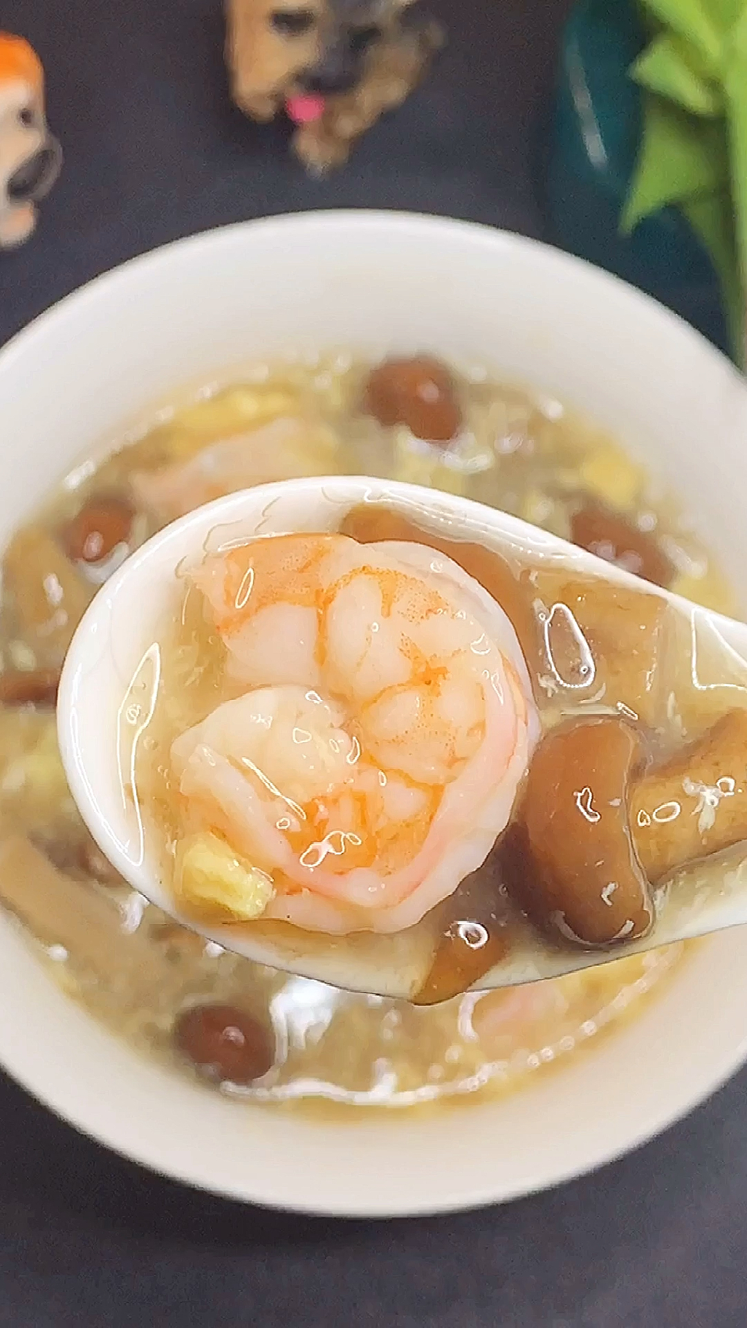 #美食#来碗热乎的虾仁滑子蘑汤,汤鲜味美暖心暖胃!