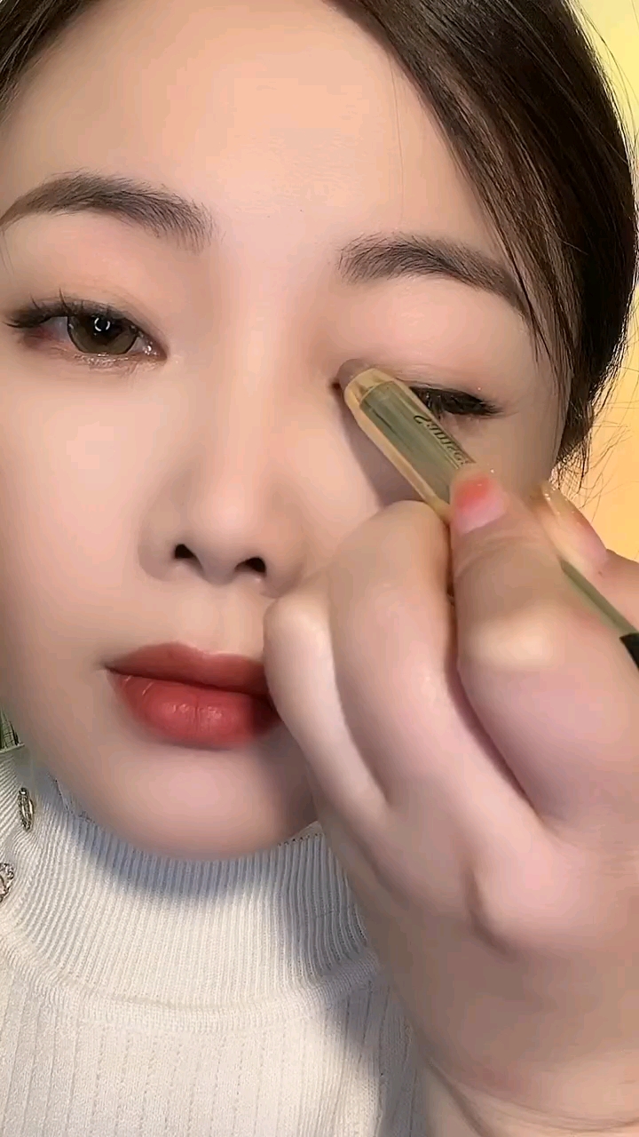 #化妆前化妆后#奶茶棕颜色自然百搭。