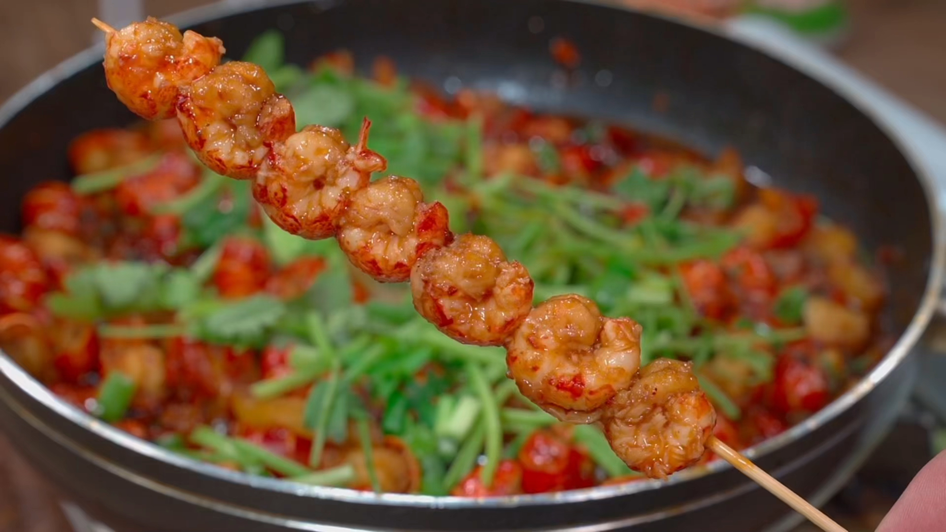 #美食#龙虾季节像我这样做虾尾,好吃到邻居敲门,炸完油还锃亮