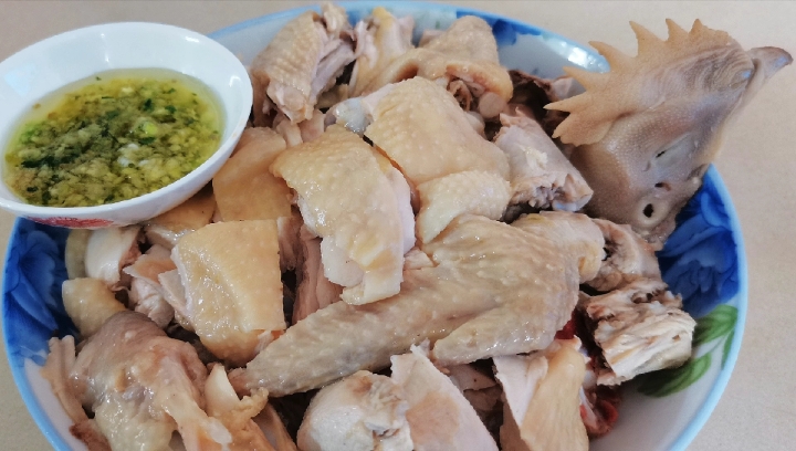 #真坚味#广东最正宗的白切鸡做法!形状美观!骨红肉熟!鸡皮爽脆鸡肉嫩滑