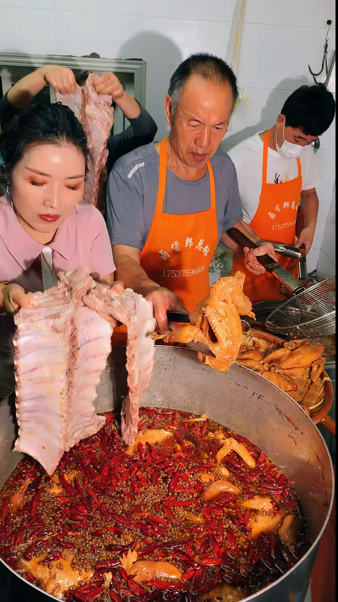 卤货行业有句老话,要想卤菜味道好,四果不能少,这四果指香果草果肉蔻