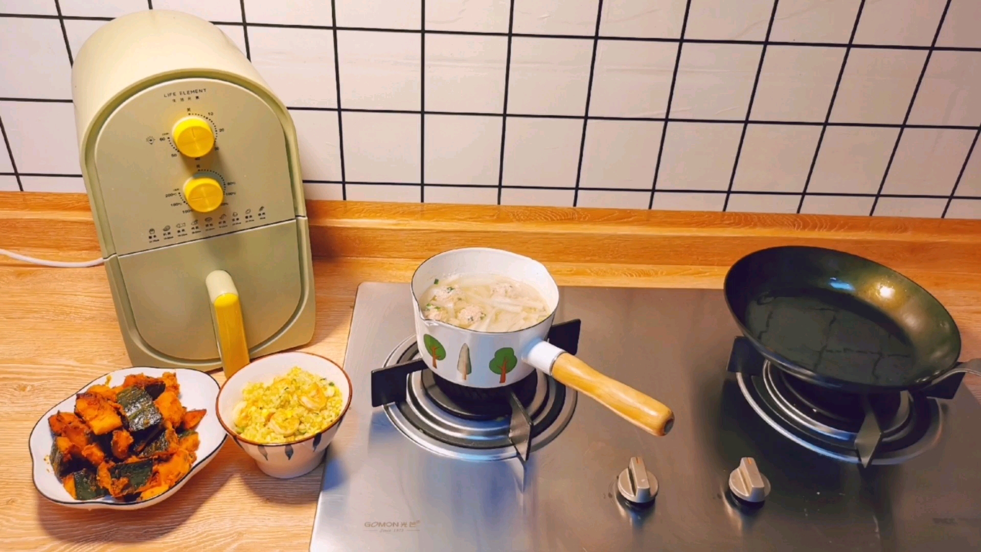 #美食#日常再忙也要好好吃早餐,唯有爱和美食不可辜负,今日份:牛油果虾仁炒饭