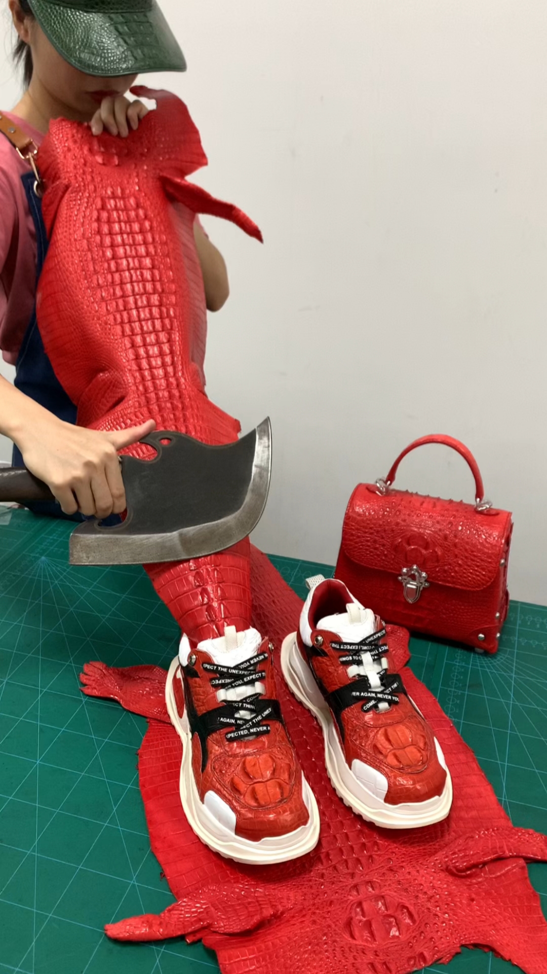 鳄鱼头骨运动鞋,颜色可定制