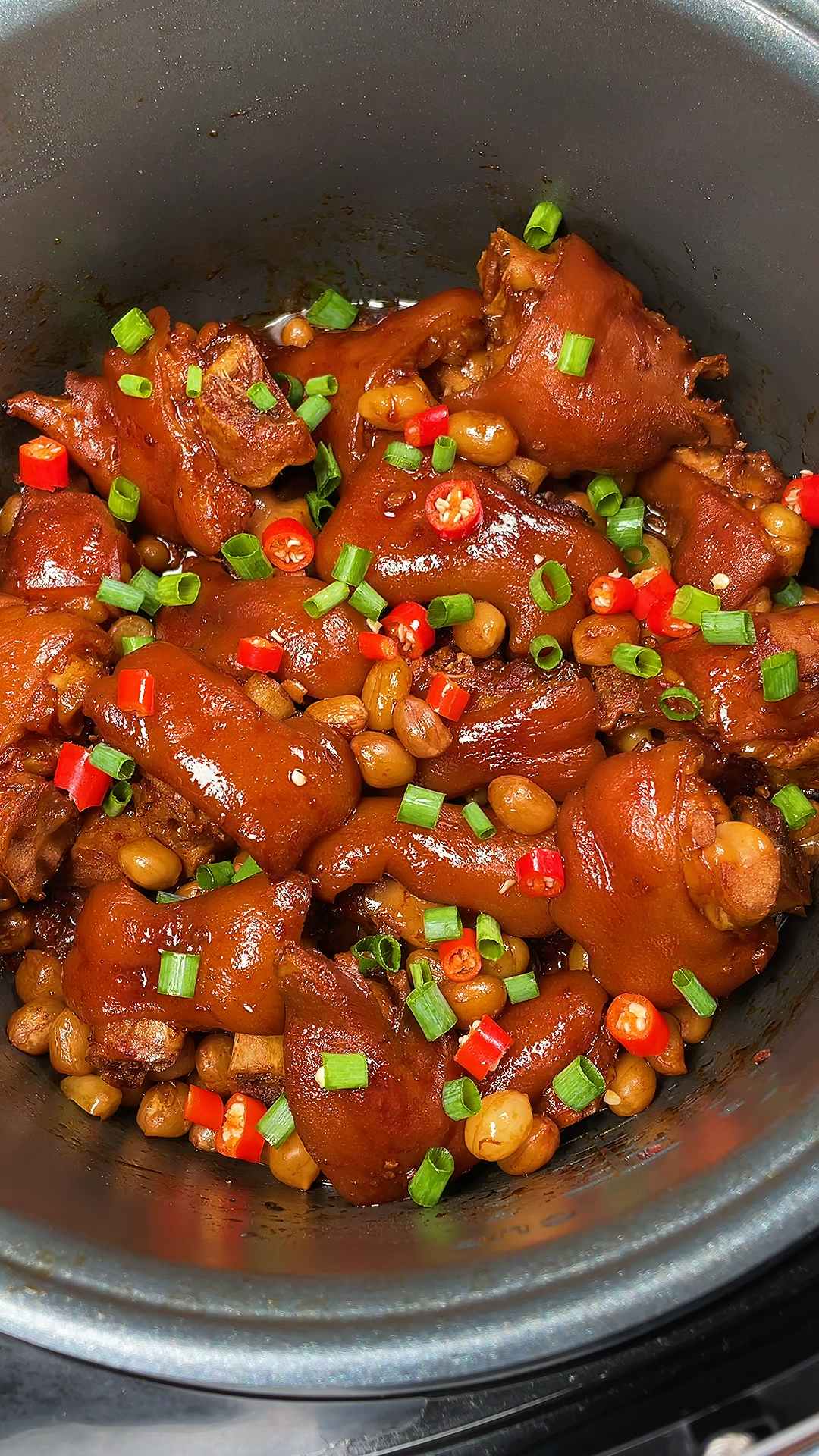 #在家做个拿手菜#只要一个电饭锅就能做出软烂入味的猪脚，简单方便，学会了再也不用出去买了