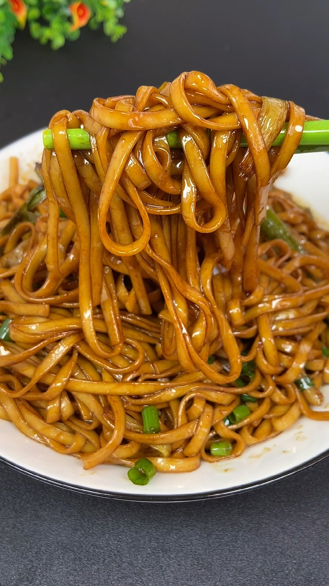 #美食看中国#葱油拌面