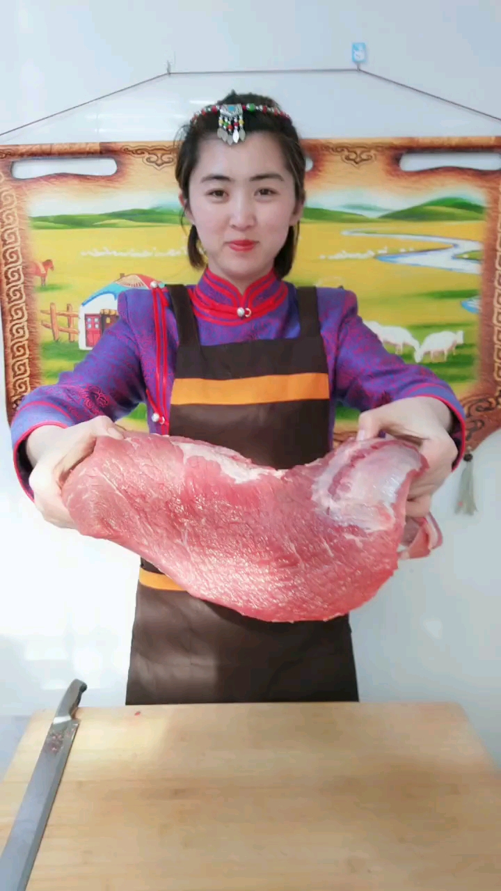 #内蒙古牛肉干#现场制作蒙古的美食,最好吃的牛肉就在蒙古大草原。你们赞同吗?
