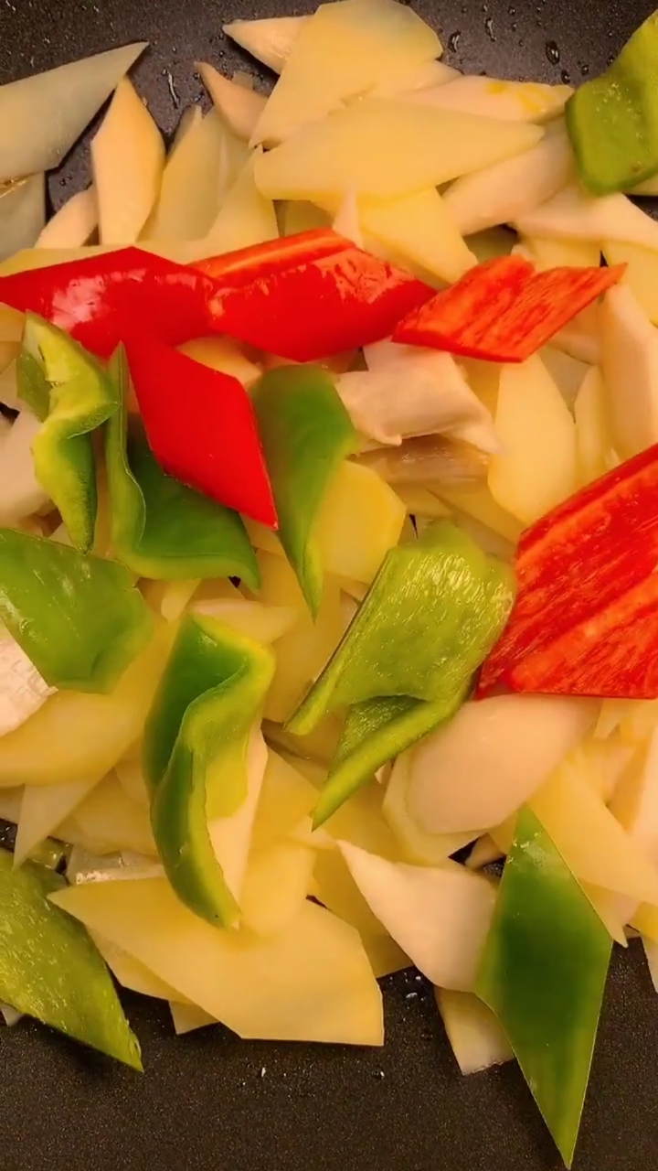 #家乡特色美食#家庭版杏鲍菇炒土豆片制作第一步