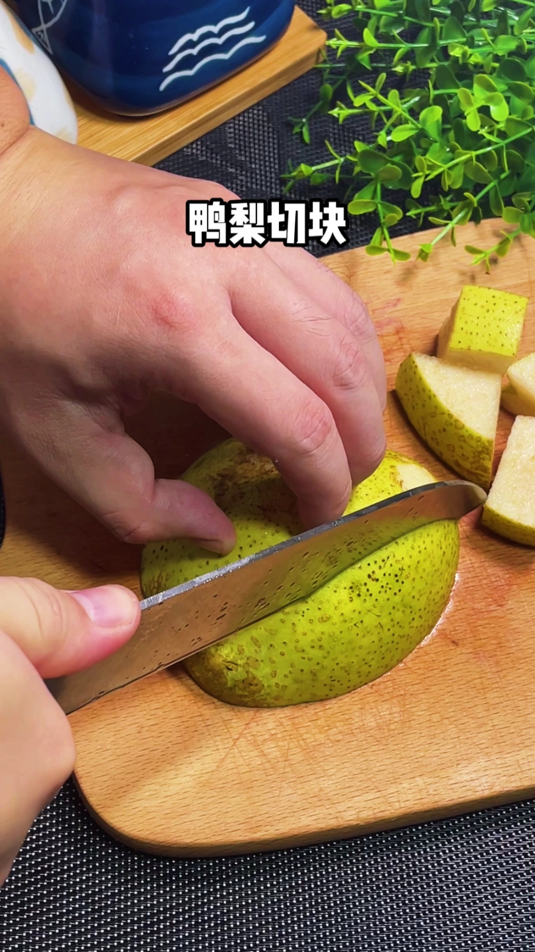 #在家做个拿手菜#夏天吃多上火菜,可以试试这个冰糖雪梨冻撞奶,冰冰凉凉,大人小孩都爱吃～～