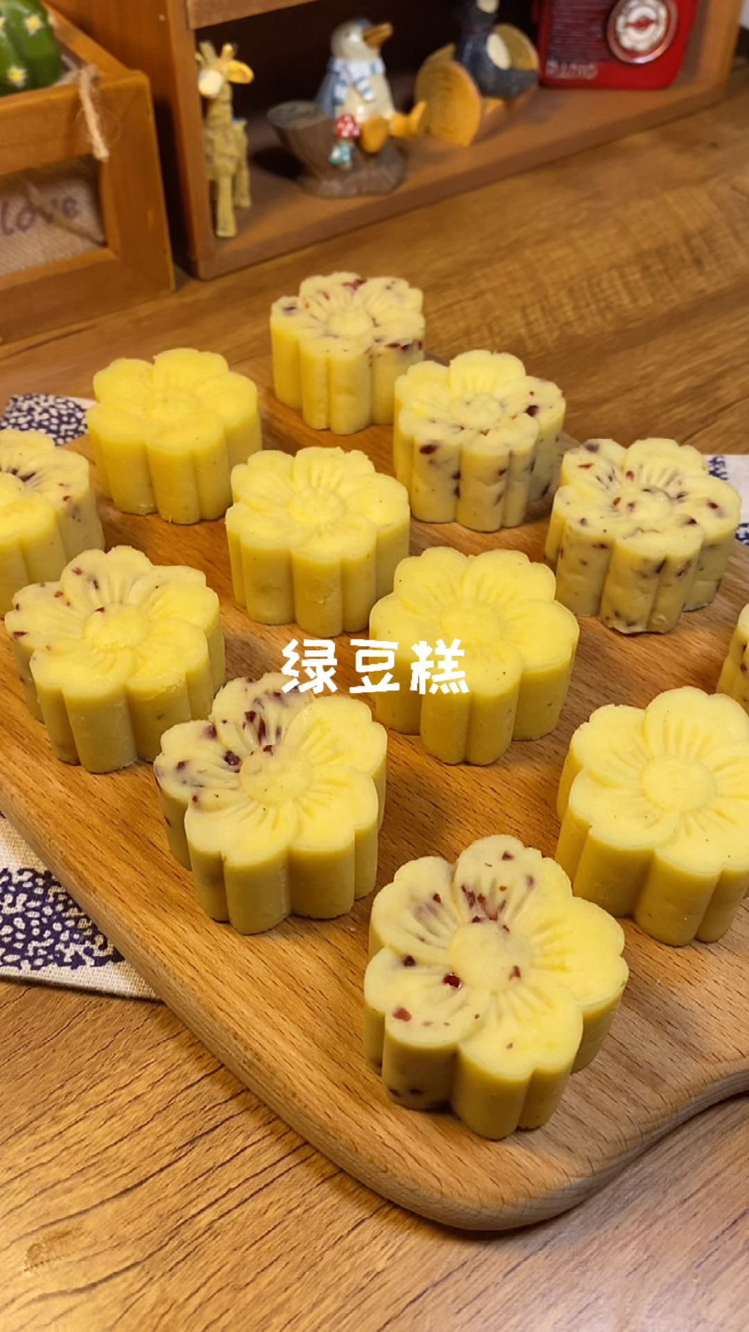 #轻知计划#只需要三种材料就能做出入口即化的绿豆糕，清凉解暑，简单又好吃