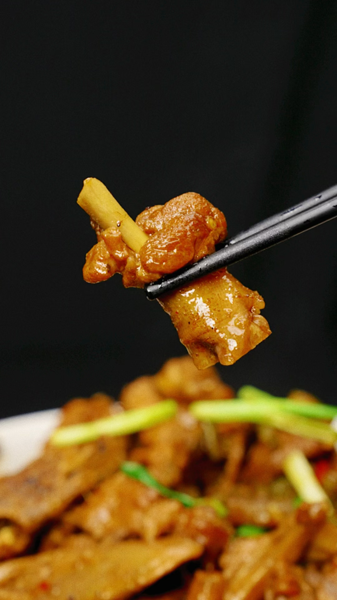 #在家做个拿手菜#魔芋烧鸭到底是生爆还是汆水?