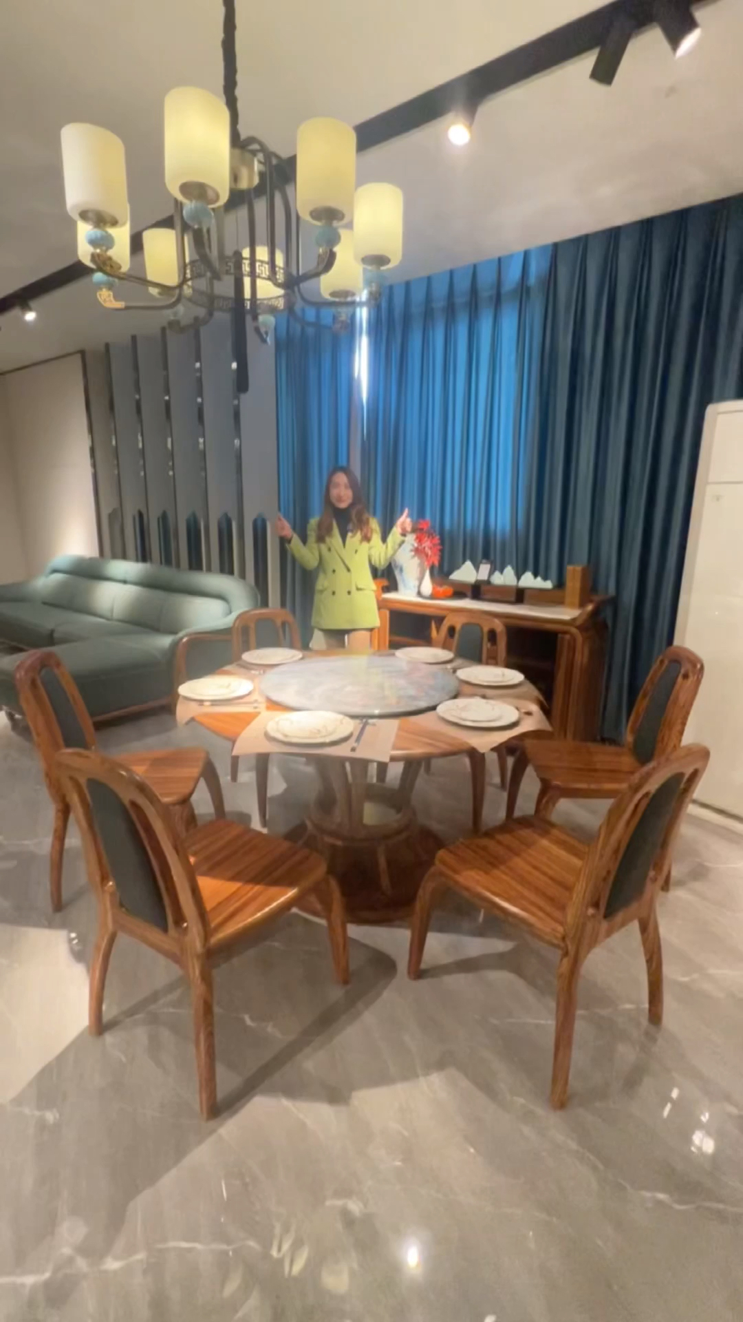 #乌金木家具#一张餐桌,一顿美食,与家人汇聚一堂,分享一天的故事,满满幸福感!
