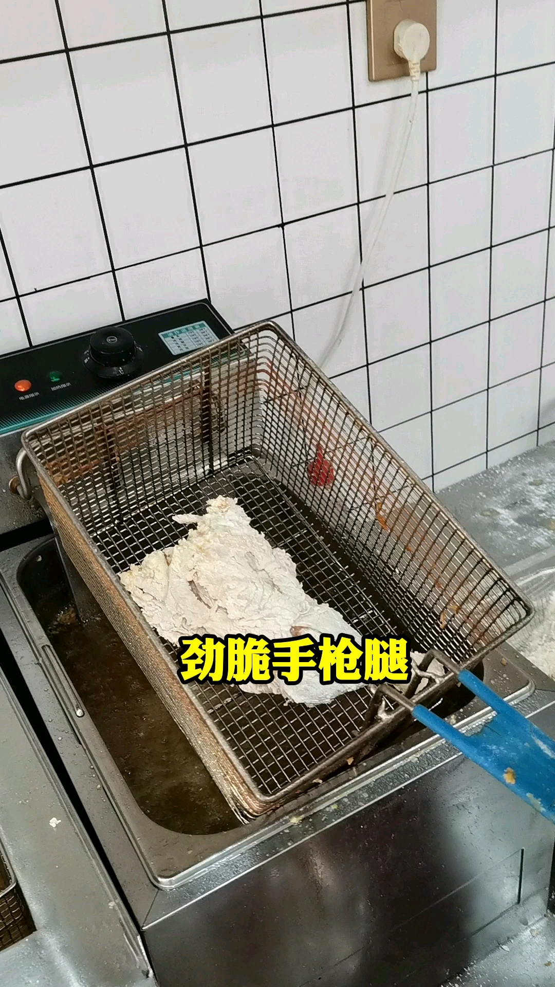 #美食#凯尚达炸鸡采用炸鸡+饮品的模式,拥有几大系列、几十款产品,联合出击。