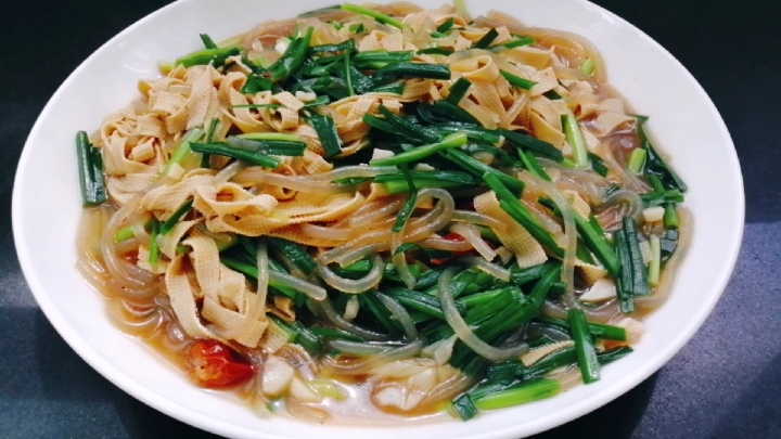豆腐皮粉条家常做法,清香入味又下饭,上桌全家人抢着吃。