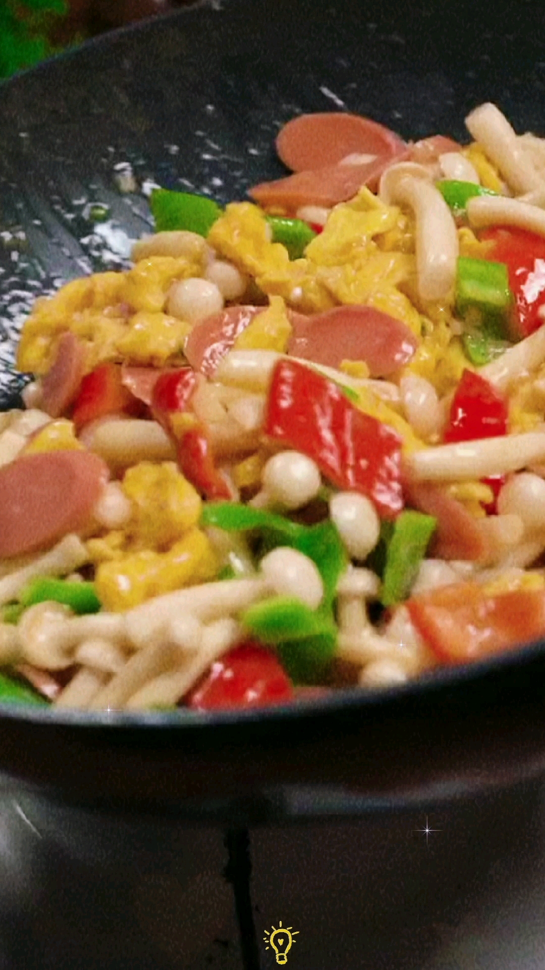 白玉菇鸡蛋红肠尖椒炒杂烩!