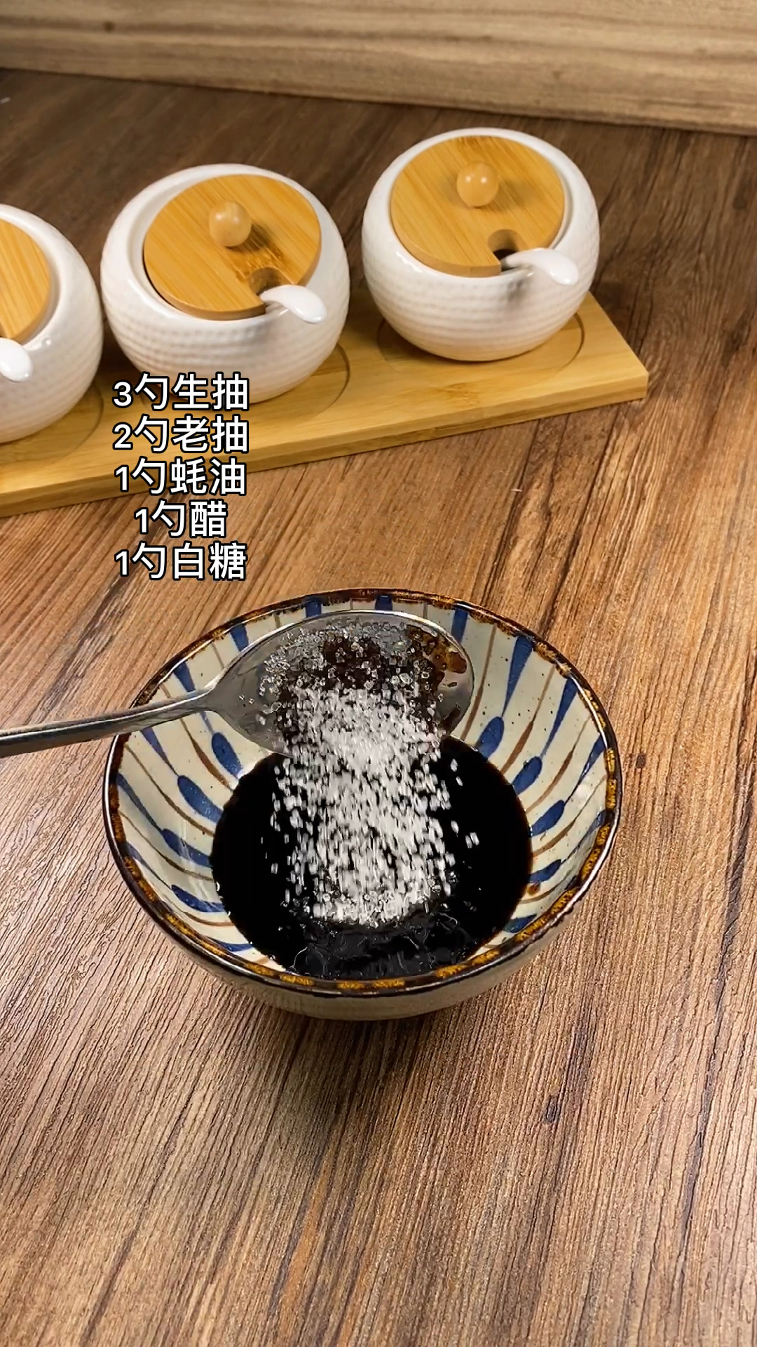 #秀出你的拿手菜#葱油拌面,百吃不厌。简单的做法,调制出流连忘返的美味。很不错。