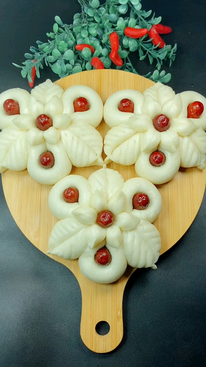 #美食看中国#过年蒸枣花馍,寓意生活工作蒸蒸日上!