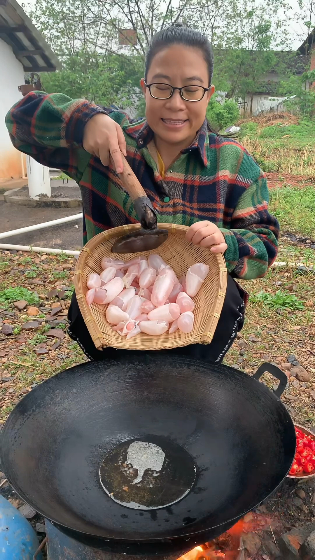 这样炒出来的鱼泡挺好吃的,妹妹干了三大碗米饭