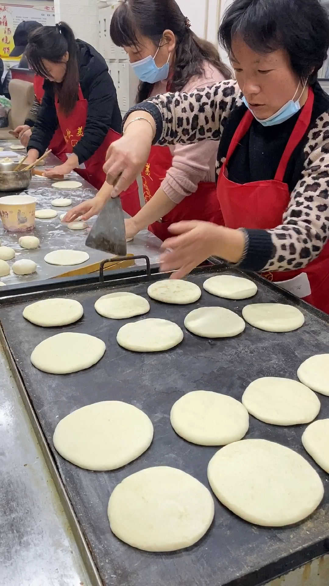 #灌汤烧饼#女人还是应该努力赚前,不然别人伸手是卡地亚,你一伸手是橡皮筋,灌汤烧饼配方给你