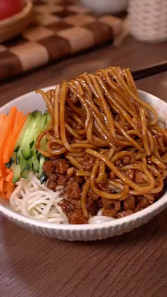 家庭版炸酱面怎么做才好吃