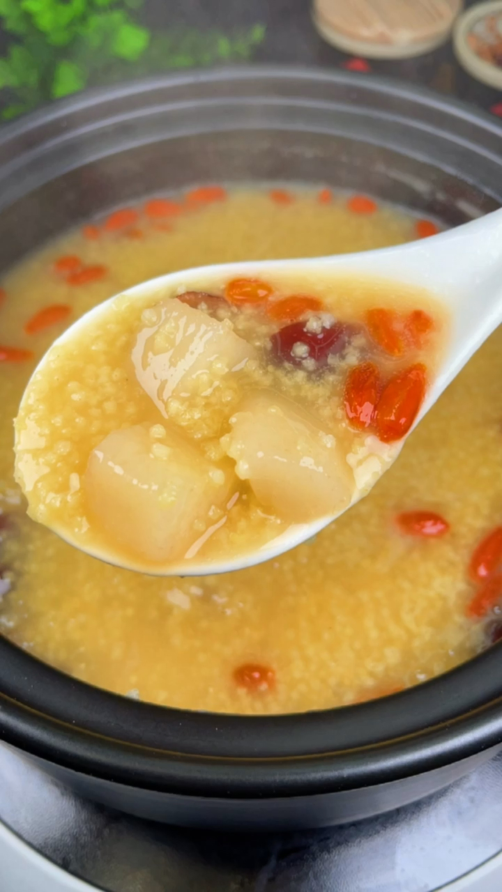 #晒晒我的春节美食#小米雪梨粥,大人孩子都能喝