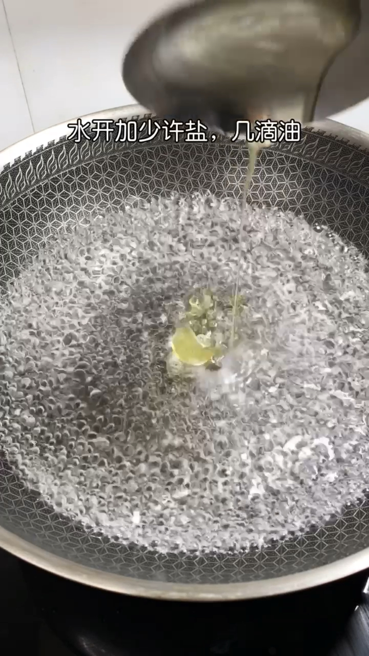 #深夜放毒#荷兰豆炒香肠这样做好吃下饭,做法还很简单
