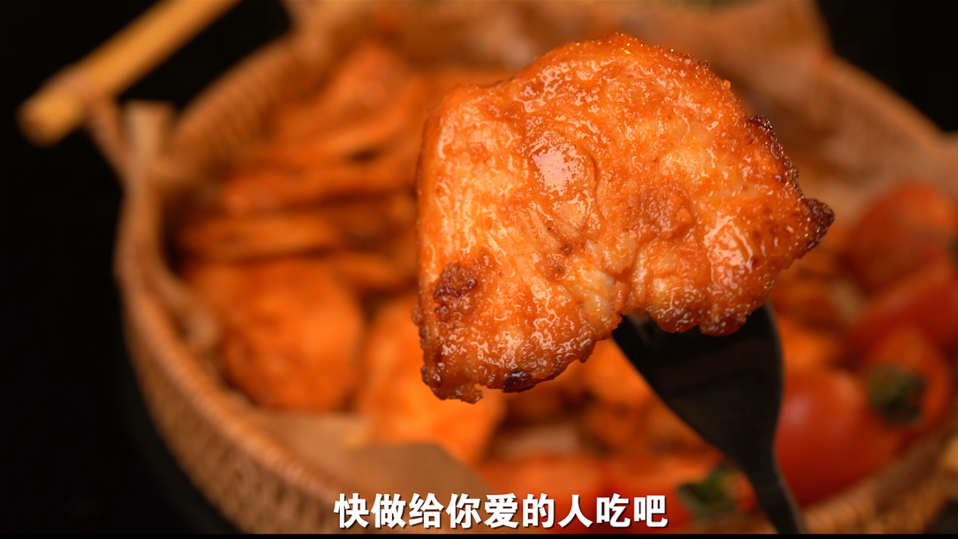 如何用一块鸡胸肉做出10快小鸡排?快@对象动手吧