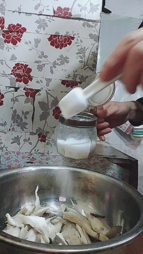 #秀出你的拿手菜#软炸凤尾菇(三)