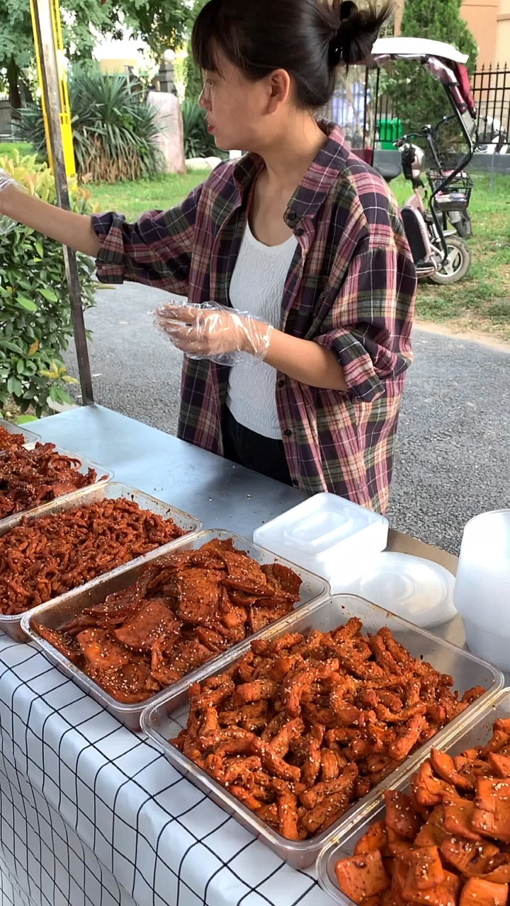 #手撕素肉#每天坚持出摊麦手撕素肉,不为给谁看,只为家人能过上好的生活