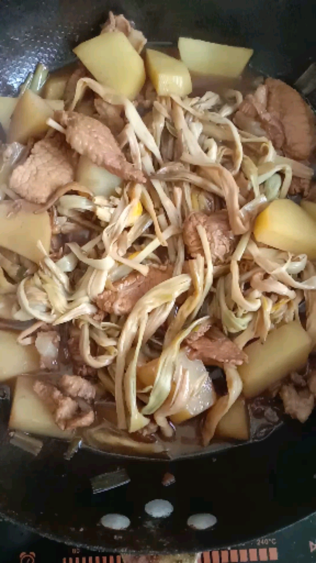 #神颜福利社#黄花菜土豆炖猪肉，我第一次做