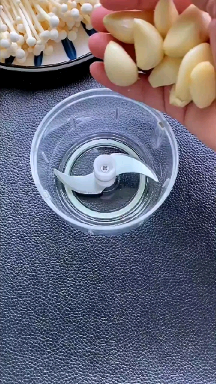 #美食#蒜蓉粉丝金针菇蒸虾仁,鲜嫩美味又简单