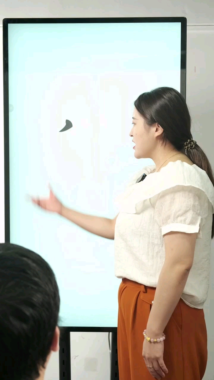 鱼鹅不足的LOGO,最后余额不足的样子你看到了吗?#设计#logo设计#商标