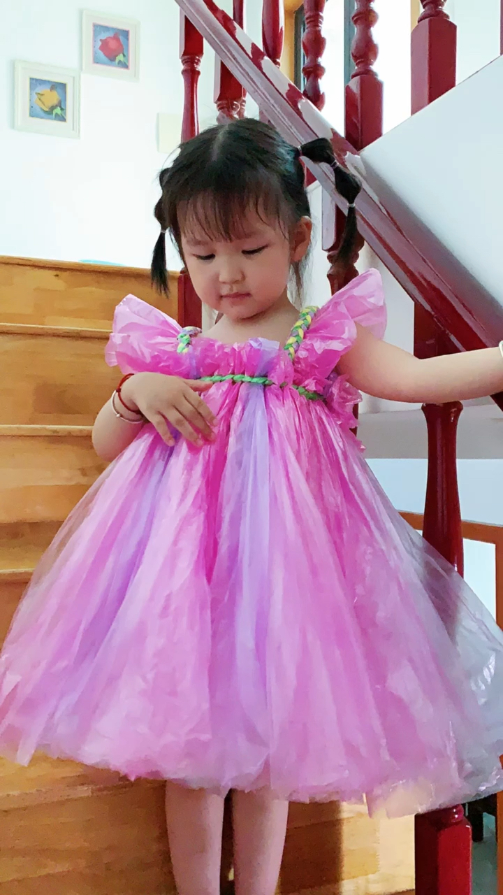 #幼儿园手工#幼儿园环保材料做服装,给女儿用垃圾袋做了个仙女裙