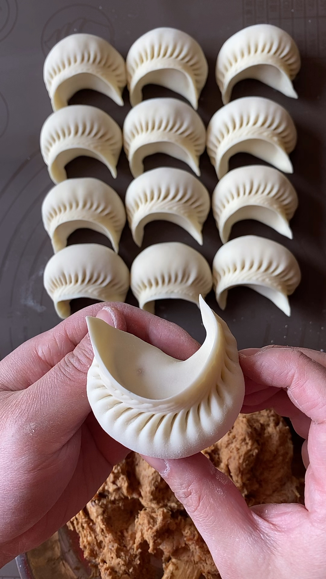 月牙饺子简单包法