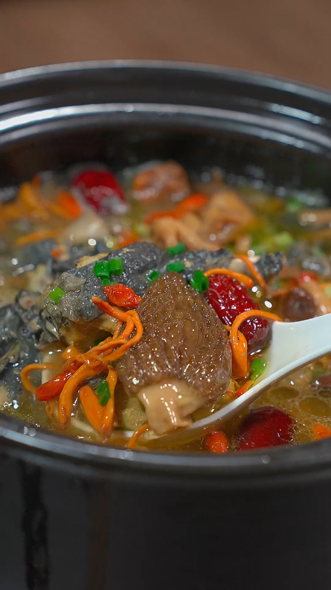 我真是受不了,老婆每个星期都要炖乌鸡汤