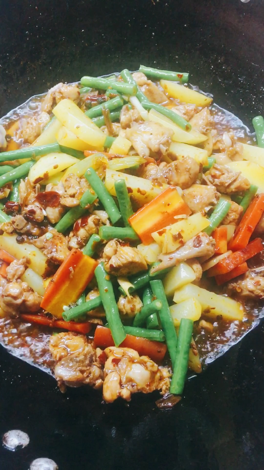 #自制美食#土豆+豇豆+胡萝卜炒鸡翅,鸡翅滑嫩入味,香辣爽口,鲜美营养