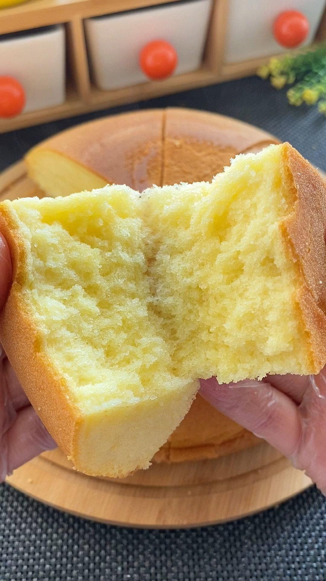 #电饭锅蛋糕#只要有鸡蛋和电饭煲就能做出松软香甜的蛋糕，比外面买的还好吃～