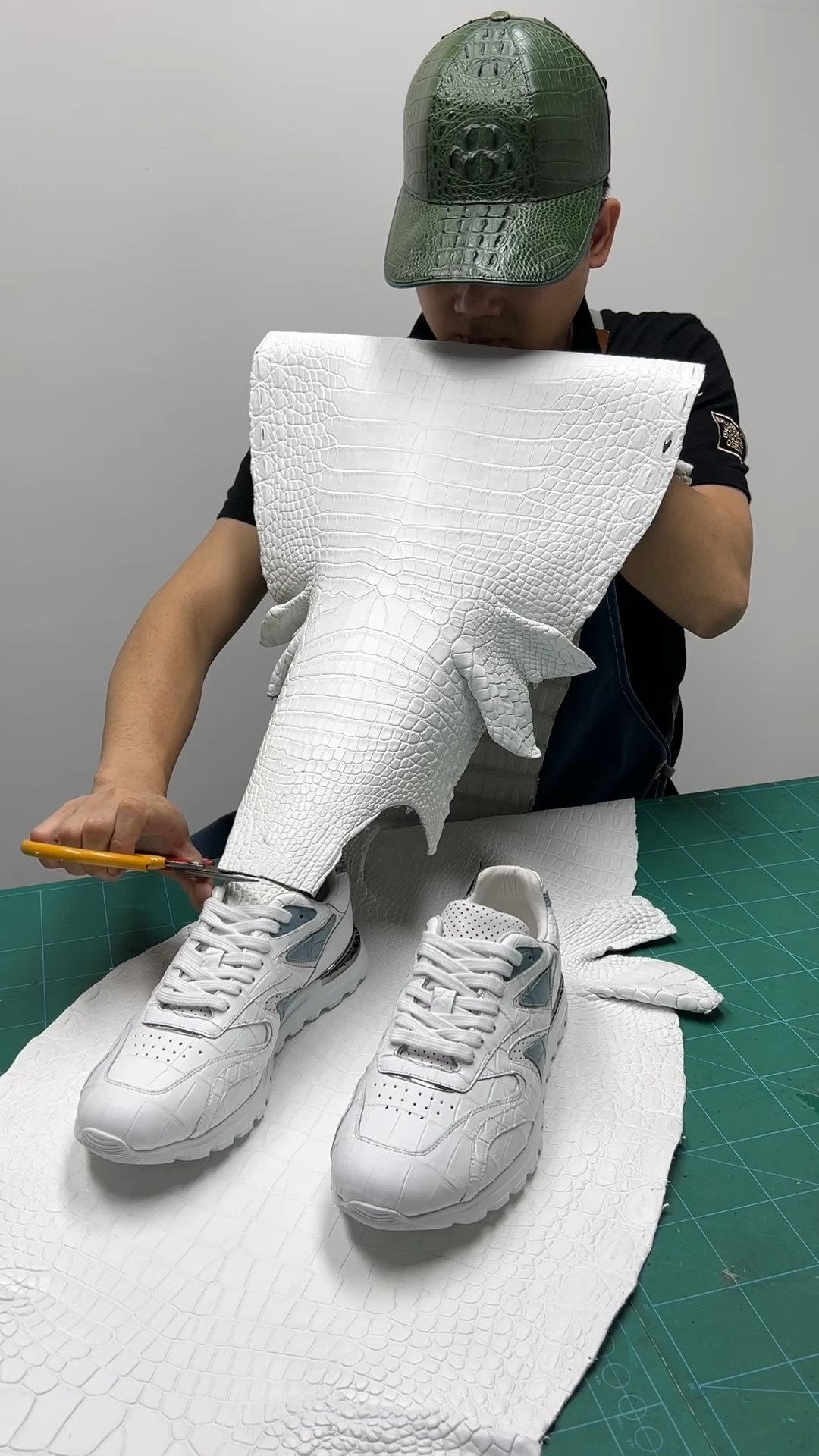 #手工制作#鳄鱼皮时尚运动鞋