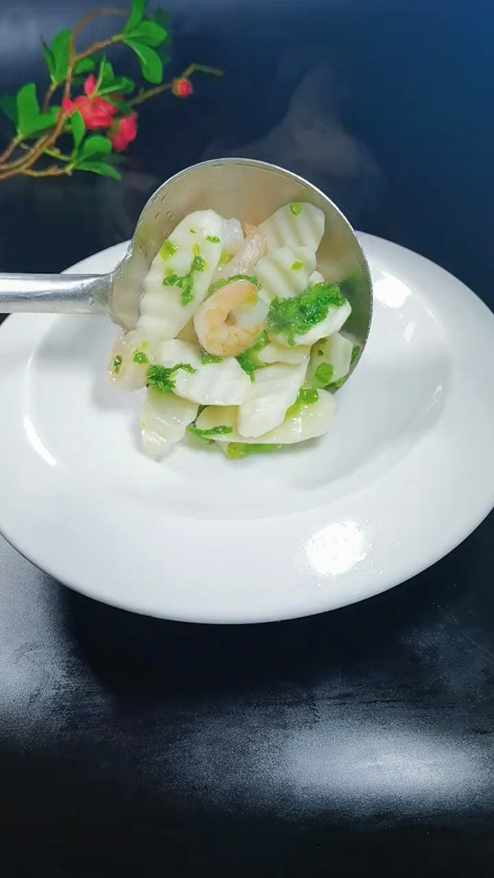 人间烟火风味长存再简单的食物都有自己的灵魂这道菜叫《翡翠白玉恋虾尾》