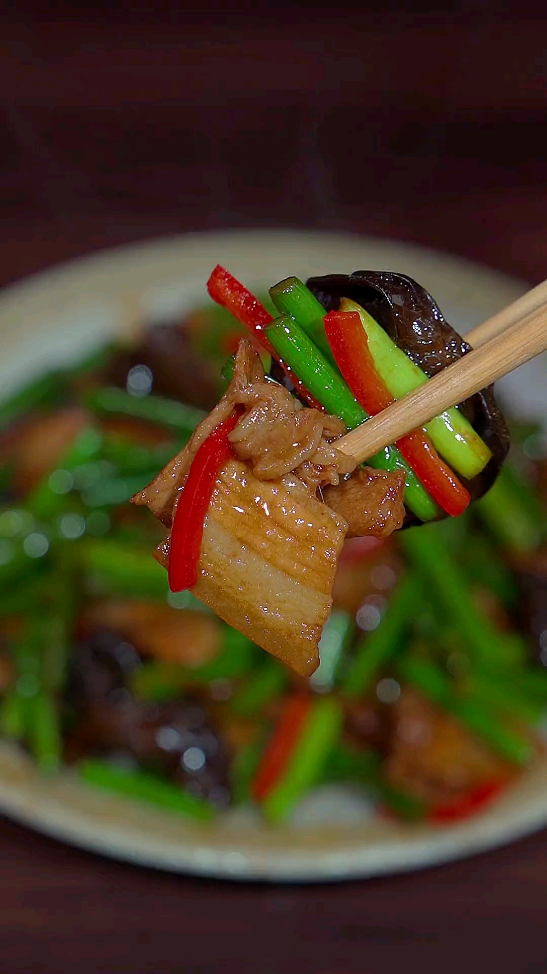 #秀出你的拿手菜#蒜苔炒肉的家常做法