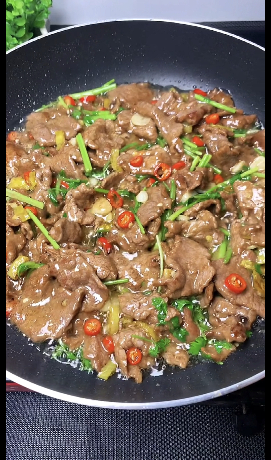 #我家的菜谱#鲜香滑嫩的小炒牛肉,真的太下饭了。