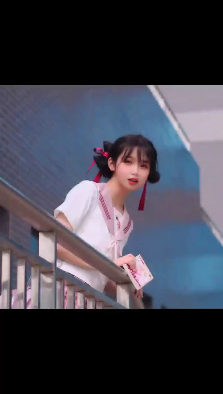 蝴蝶结丸子发型