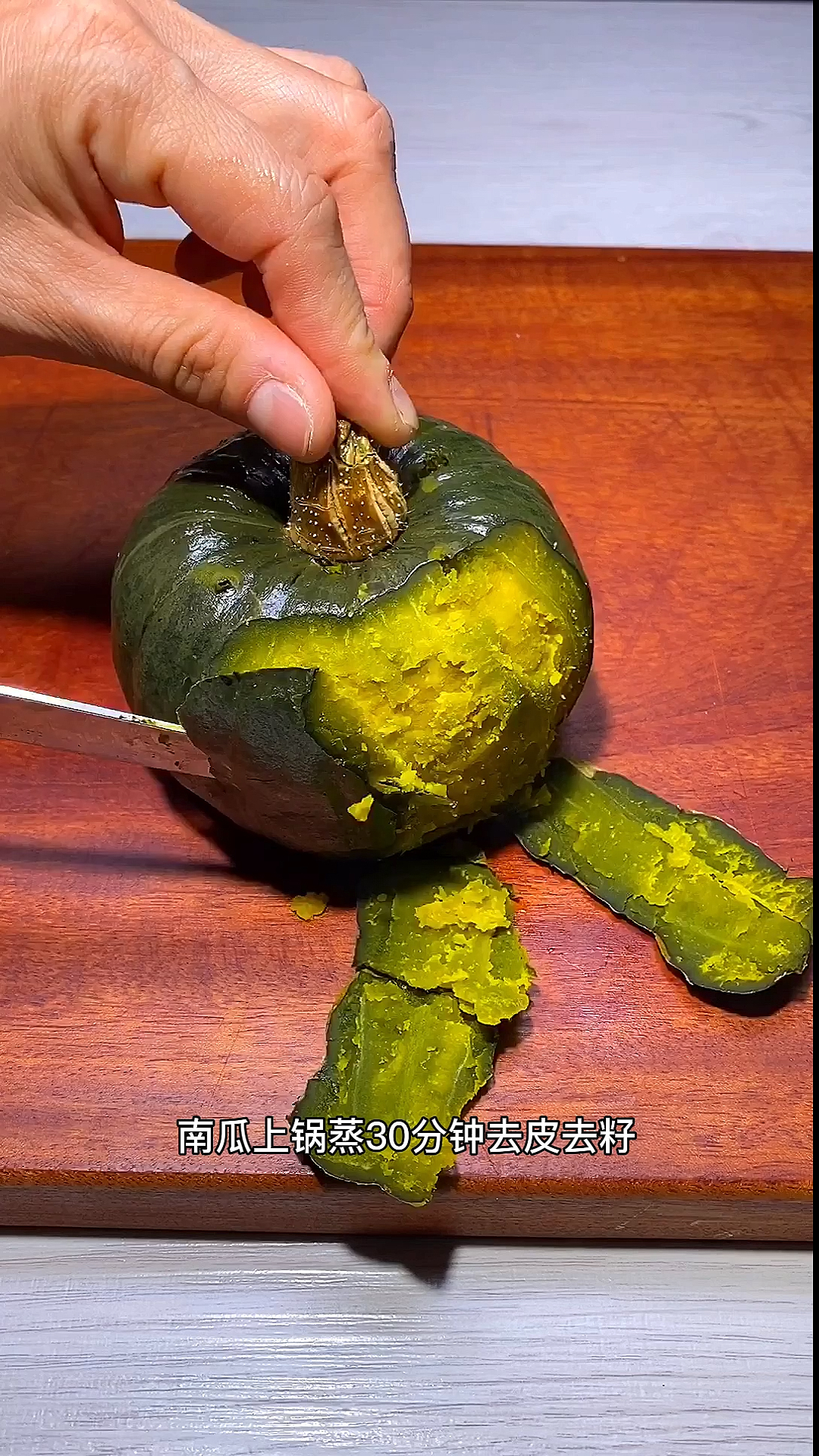 #美食记#贝贝小南瓜怎么做都好吃,就算干蒸也是很美味哦。