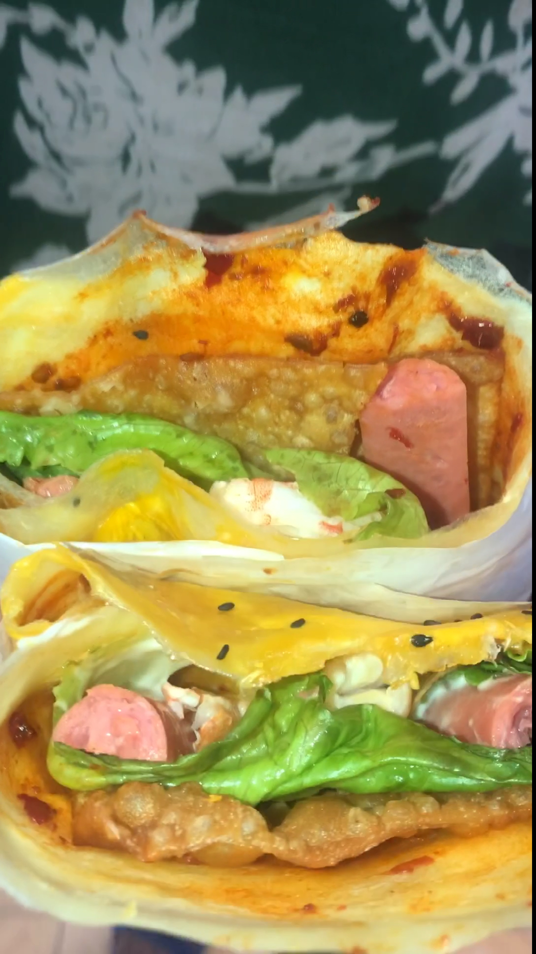 #煎饼果子#上次婆婆做煎饼果子的视频火了,有人说不正宗。作为家庭版煎饼能做这么好吃我知足了