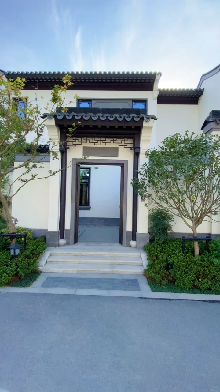 #中式别墅#绿城装修好的中式院子,前二后三的设计,还有33平方露台和140平方花园赠送