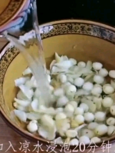 银耳莲子粥做法