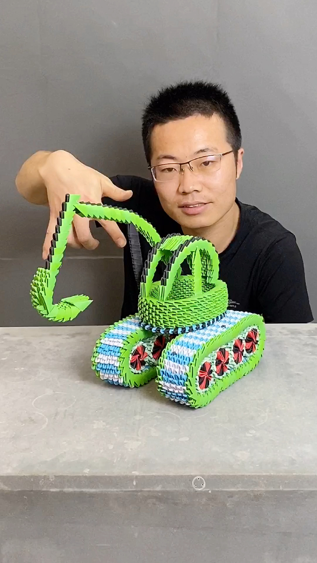 #手工制作#用纸折了6天完成的作品，看看做的像吗