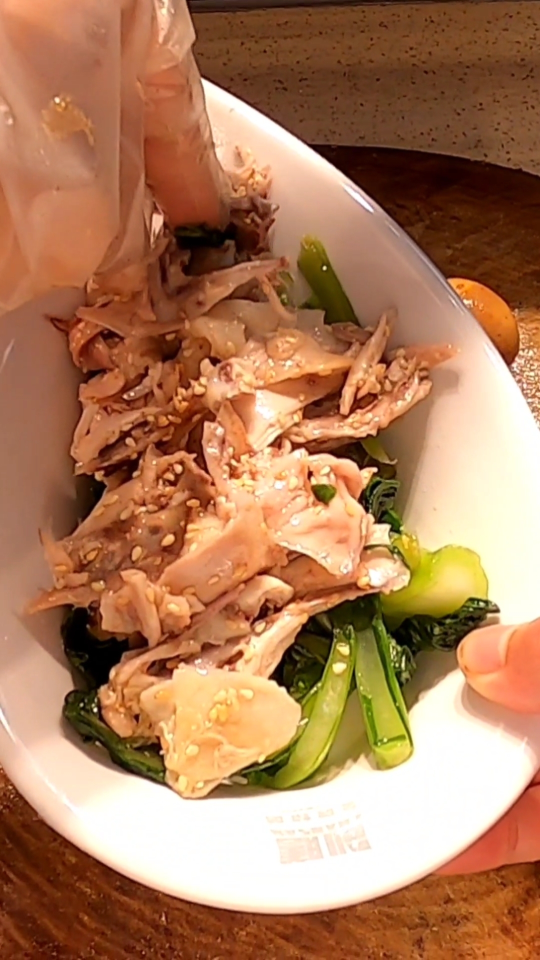 #美食看中国#这份香辣手撕鸡饭在广州卖17块贵吗?